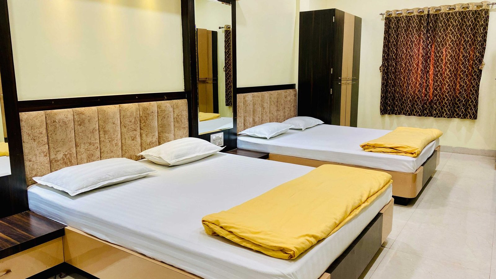 Comfortable 4-Bed Deluxe Family Room at Hotel Panchavati Palace Omkareshwar