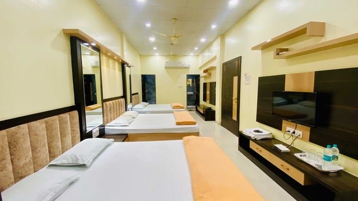 Deluxe six bed room
