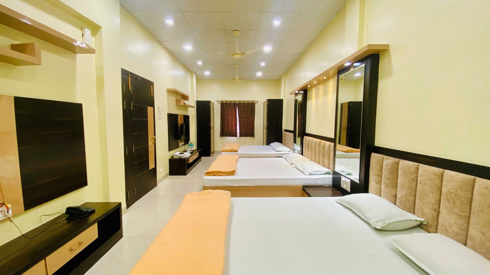 Deluxe Six Bed Room at Hotel Panchavati Palace, view 2