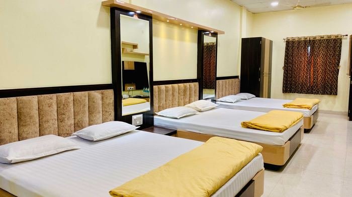 Deluxe six bed room, fourth view